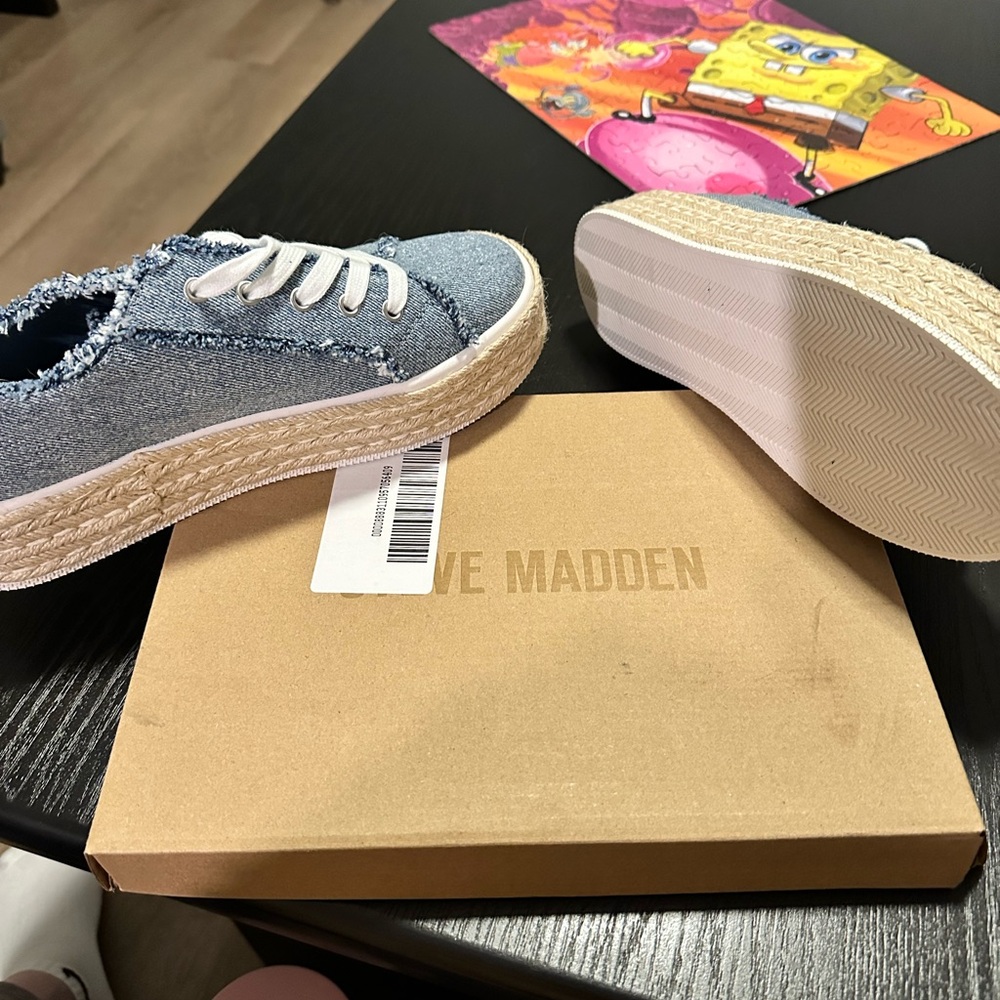 Steve Madden, siz 10, new includes box